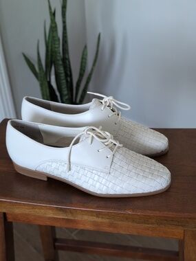 NWOT Trotters White Woven Leather Derby Oxfords Size 8